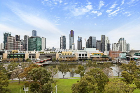 Viste Della Fortuna - Rejuvenate Stays - Pubs and Clubs 10