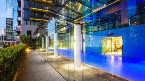 225 Melbourne Tower - Go Out 23