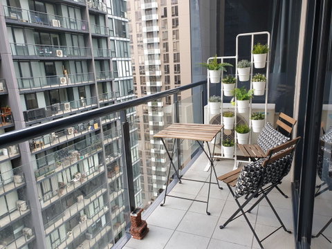 225 Melbourne Tower - Go Out 1