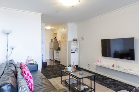 225 Melbourne Tower - Go Out 5