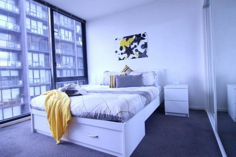 225 Melbourne Tower - Go Out 12