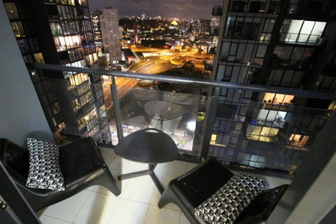 225 Melbourne Tower - Go Out 18