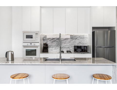 Boutique Apartment In Quiet, Sought-after Suburb - Pubs and Clubs 7