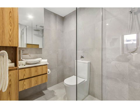 Boutique Apartment In Quiet, Sought-after Suburb - Pubs and Clubs 5