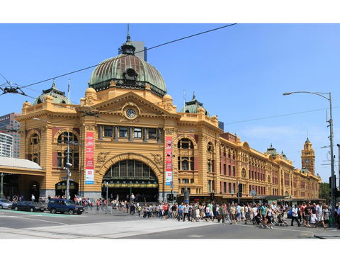 Boutique Apartment In Quiet, Sought-after Suburb - Pubs and Clubs 15