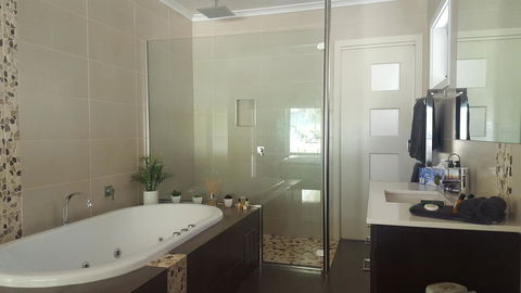 Abbys Cottages Bright - Pubs and Clubs 35