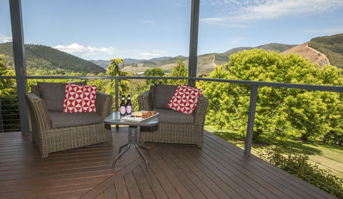 Abbys Cottages Bright - Pubs and Clubs 7