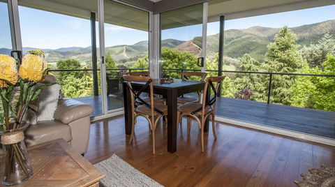 Abbys Cottages Bright - Pubs and Clubs 3