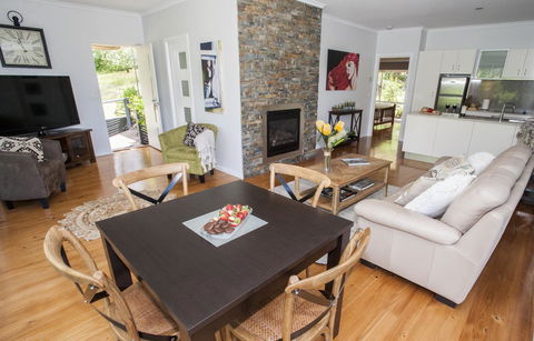 Abbys Cottages Bright - Pubs and Clubs 6