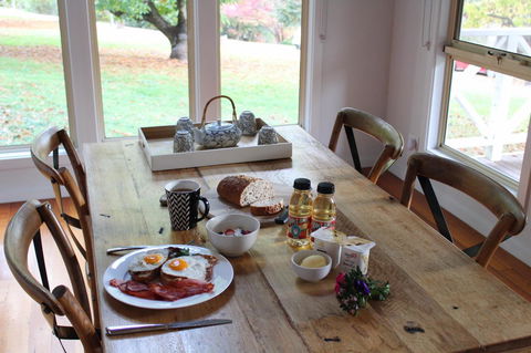 Abbys Cottages Bright - Pubs and Clubs 1