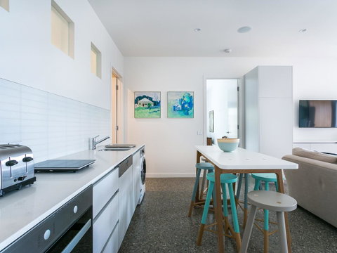 Lansdowne Villa - With Swimming Pool - Go Out 6