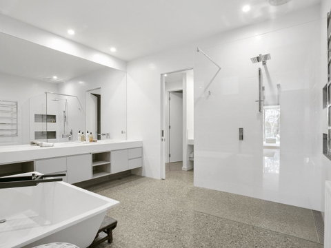 Lansdowne Villa - With Swimming Pool - Go Out 12