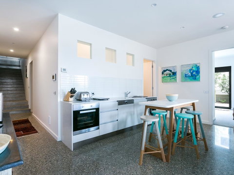 Lansdowne Villa - With Swimming Pool - Go Out 8