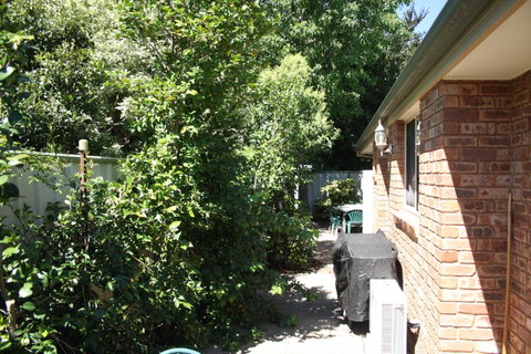 4 Autumn Grove - Pubs and Clubs 10