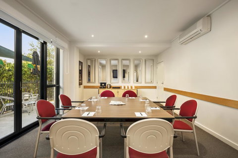 Quest Frankston - Pubs and Clubs 13