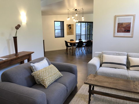 Saje\'s House & Pod - Go Out 1