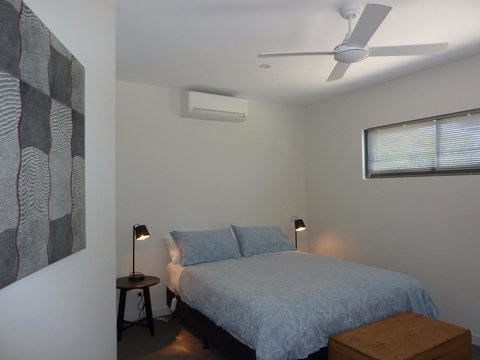 Saje\'s House & Pod - Go Out 17