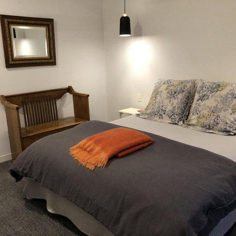 Saje\'s House & Pod - Go Out 9