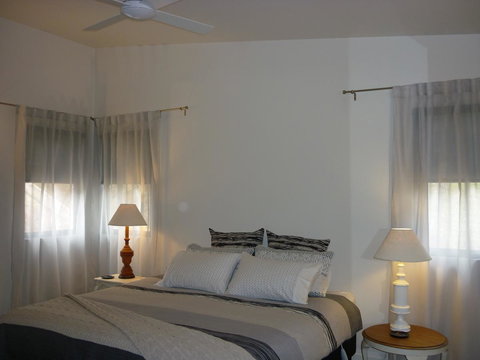 Saje\'s House & Pod - Go Out 6