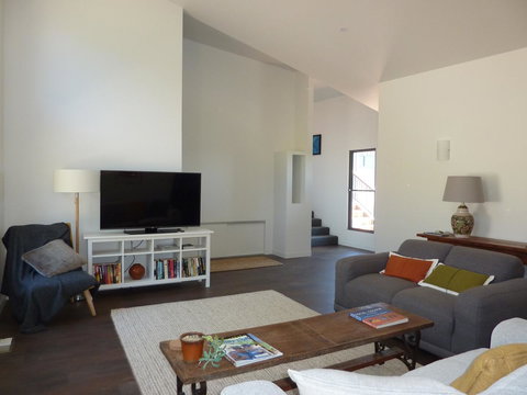 Saje\'s House & Pod - Go Out 2