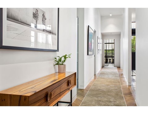 Ultimate Luxury Penthouse From The Block - Pubs and Clubs 12