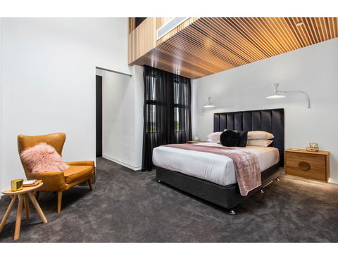 Ultimate Luxury Penthouse From The Block - Pubs and Clubs 1