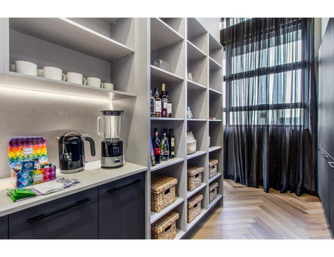 Ultimate Luxury Penthouse From The Block - Pubs and Clubs 23