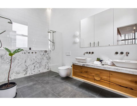 Ultimate Luxury Penthouse From The Block - Pubs and Clubs 2