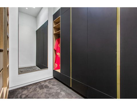 Ultimate Luxury Penthouse From The Block - Pubs and Clubs 13