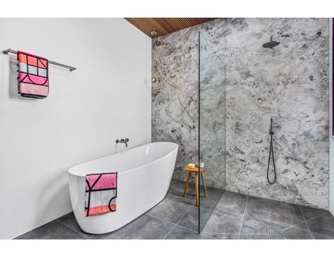 Ultimate Luxury Penthouse From The Block - Pubs and Clubs 17