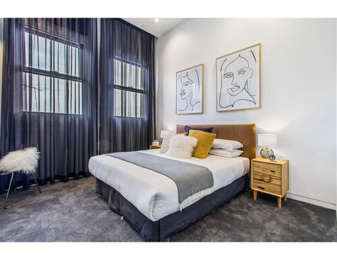 Ultimate Luxury Penthouse From The Block - Pubs and Clubs 3