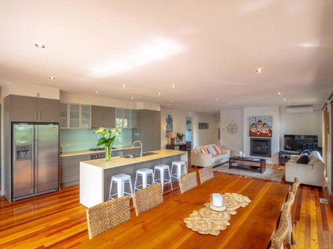 Blairgowrie Moonah Beach House: Walk To Beach - Pubs and Clubs 3