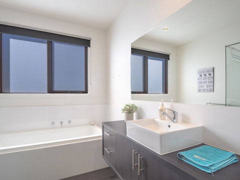 Blairgowrie Moonah Beach House: Walk To Beach - Pubs and Clubs 15