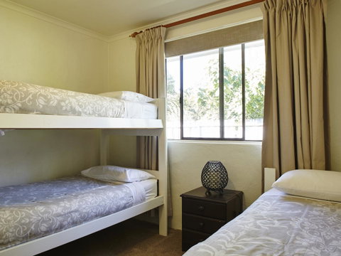 Willow Dene Holiday Apartments - Pubs and Clubs 6