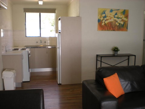 Willow Dene Holiday Apartments - Pubs and Clubs 7