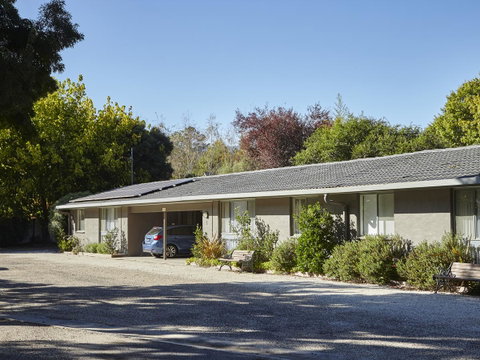 Willow Dene Holiday Apartments - Pubs and Clubs 9