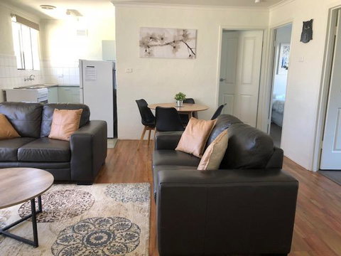 Willow Dene Holiday Apartments - Pubs and Clubs 3