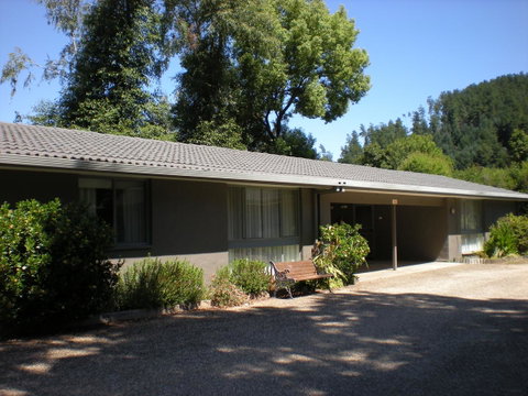 Willow Dene Holiday Apartments - Pubs and Clubs 16