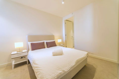 Pride Manor South Yarra - Pubs and Clubs 2