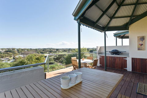7 & 8 Monte Vista Sorrento - Pubs and Clubs 6