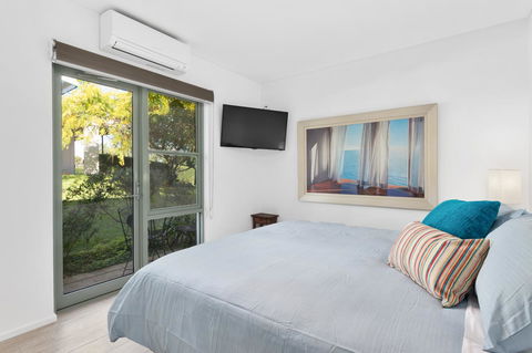 7 & 8 Monte Vista Sorrento - Pubs and Clubs 4