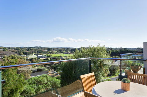 7 & 8 Monte Vista Sorrento - Pubs and Clubs 16