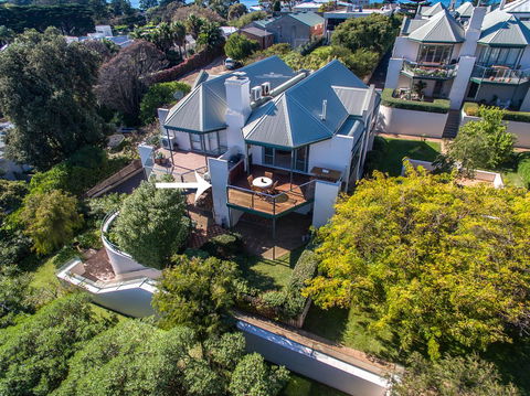 7 & 8 Monte Vista Sorrento - Pubs and Clubs 14