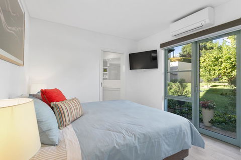 7 & 8 Monte Vista Sorrento - Pubs and Clubs 11