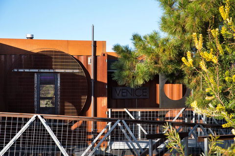 Clifftop At Hepburn - Pubs and Clubs 2