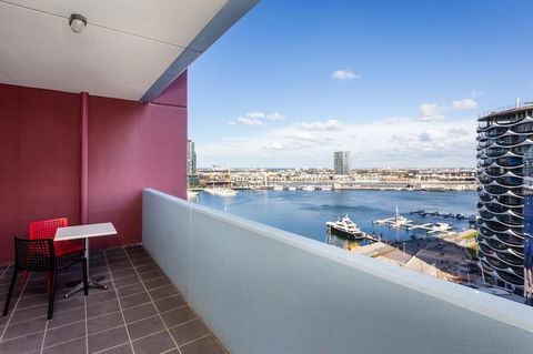 Accent Accommodation@Docklands - Pubs and Clubs 1