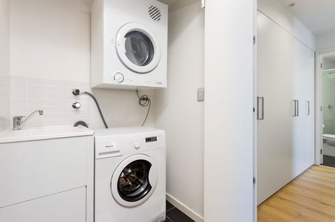 Accent Accommodation@Docklands - Pubs and Clubs 8