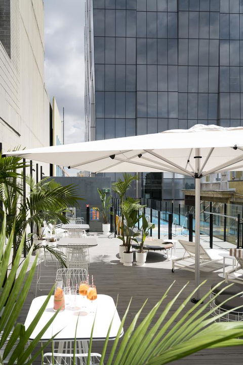 Adelphi Hotel - Pubs and Clubs 12