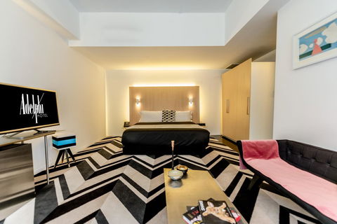 Adelphi Hotel - Pubs and Clubs 1