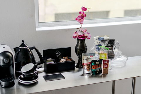 Adelphi Hotel - Pubs and Clubs 21